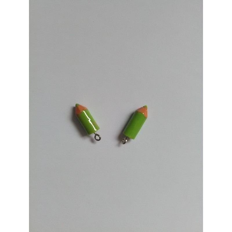 2-breloques-crayon-vert-en- resine-22x7mm