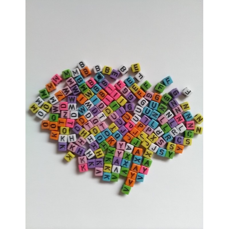 lot-perles-acryliques-carres-alphabet-couleurs